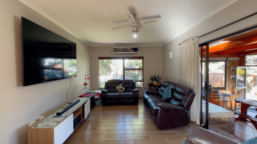 5 Bedroom Property for Sale in La Rochelle Western Cape